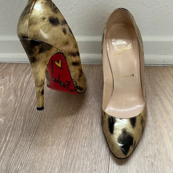 Christian Louboutin leopard patent pump heel 37.5 wsignature Christian Louboutin - Picture 1 of 7